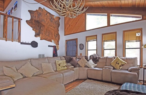 Tahoe Paradise House | Apache Pines - Large economy chalet in the pines