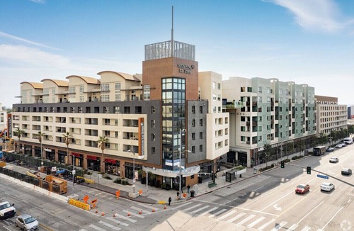 Rossmoyne Apartment | Aprt. Mid- Wilshire - Wake up to iconic views of downtown Los Angeles