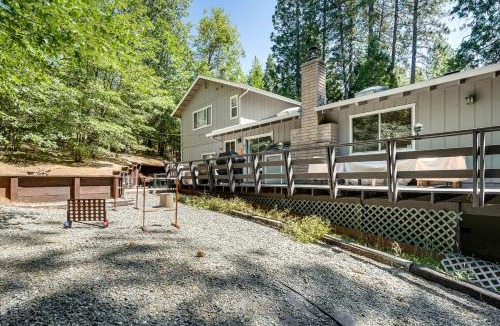 Glencoe House | Arnold Family Cabin w/Hot Tub, Arcade & Deck