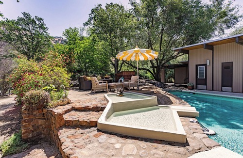 Three Rivers House | Artist’s Oasis Spacious Mid-Century Home Private Pool + Sauna Near Sequoia