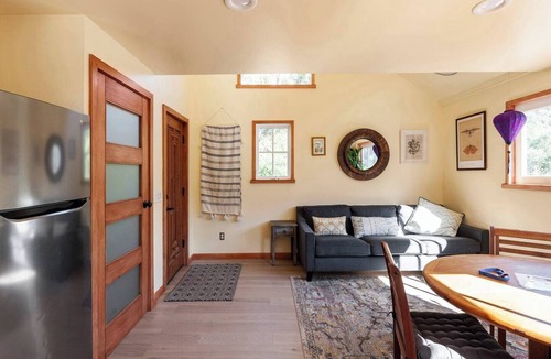 Topanga Cottage | Artistic Dragonfly House with deck + private creek and trails to explore!