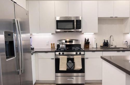 Lyon Street Apartment | Artistic Getaway 10 Min to Disneyland With Pool&GYM