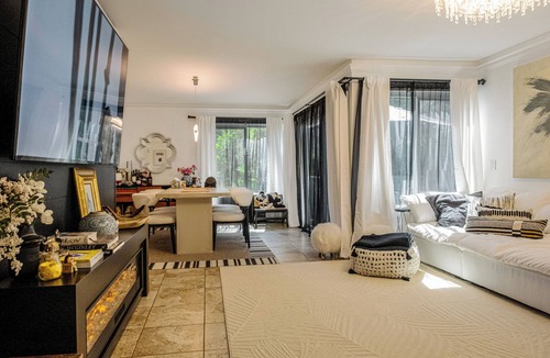 Lake Forest Condo | Artist’s Home High-end design with a Prime Location and Forest View, 1414 ft