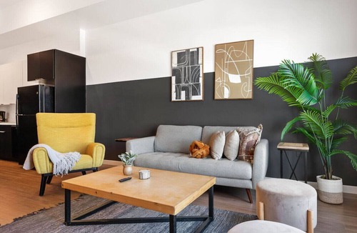 Little Tokyo Apartment | Artsy & Chic | Walk to Little Tokyo | DTLA Views