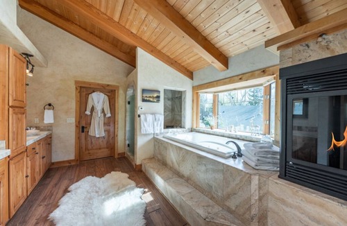 Markleeville Cabin | ASPEN CREEKSIDE LODGE- A Stunning Family and Corporate Retreat