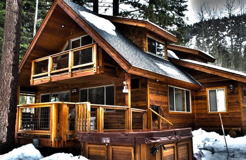 Christmas Valley Cabin | Aspen Hollow PMA - Stunning, Secluded Riverfront Home with Hot Tub