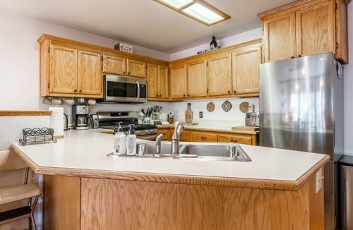 June Lake Condo | Aspen Meadows #2 Sun-Filled, 3 bedroom condo