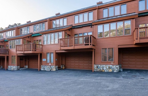 June Lake Condo | Aspen Meadows #2 Sun-Filled, 3 bedroom condo
