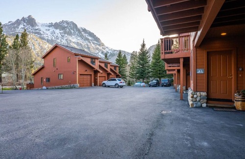 June Lake Condo | Aspen Meadows #2 Sun-Filled, 3 bedroom condo