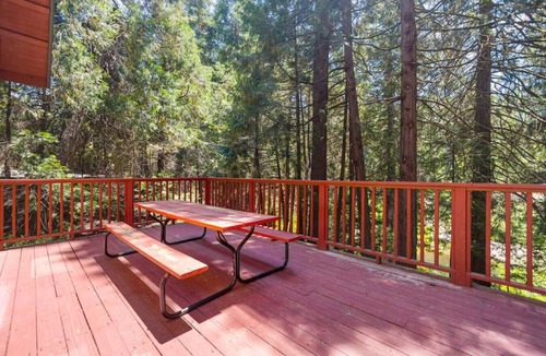 Strawberry Cabin | Aspen- Spacious River Front, family cabin