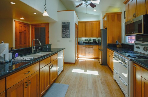 Kings Beach House | Aster by AvantStay | Classic Kings Beach Cottage In The ♡ Of North Shore