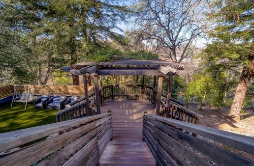Sunset House | Aurora Treetop Chalet : luxury. hot tub. game room.