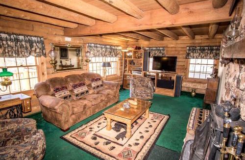 Fawnskin House | Authentic Pet-Friendly Cabin Retreat Nestled Among the Pines