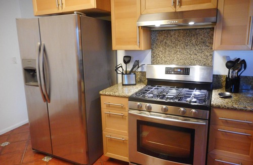 Mid City House | Avanti ChicCasa Suites Chef's Kitchen Beverly Hills, Medical & Tech Hubs ADJ!