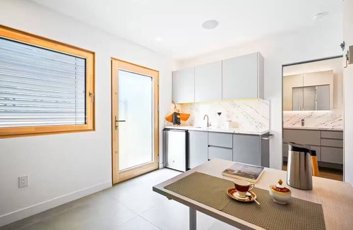 Del Rey Apartment | Award-Winning Eco Retreat with Fresh Air - certified Passive House