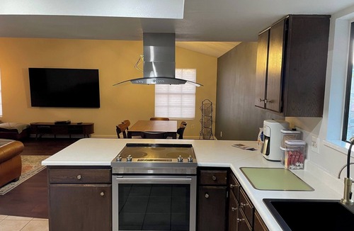 Lake Havasu City House | Awesome Location! Private pool HOME- 3 bedroomsWiFi-AC; 3min to Marina-Launch