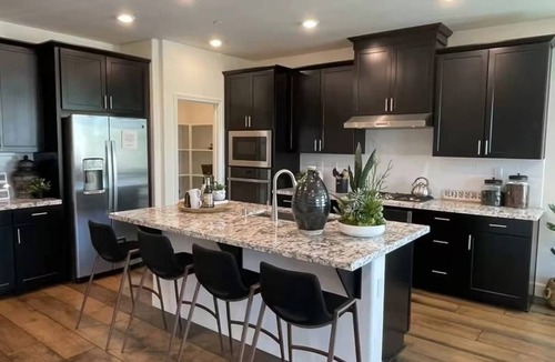 Roseville House | B555- Stylish and Spacious house in Roseville