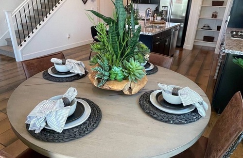 Roseville House | B555- Stylish and Spacious house in Roseville