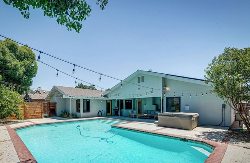 Greenacres House | Bakersfield Oasis: Private Pool, Hot Tub & Patio!