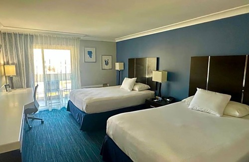 Old Towne Hotel | Balcony Family Suite with Free Parking Near the Pier, Shops, Dining + Breakfast