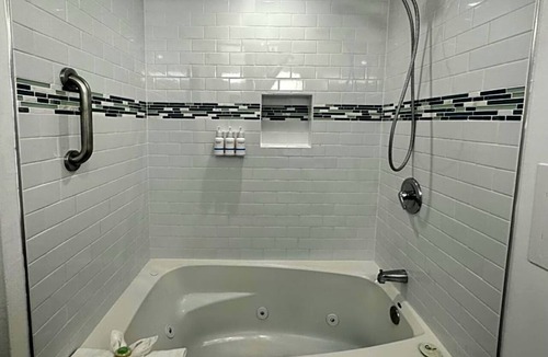 Old Towne Hotel | Balcony Family Suite with Free Parking Near the Pier, Shops, Dining + Breakfast