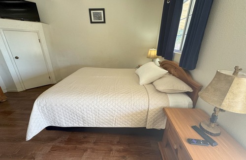 Wofford Heights Hotel | Barewood Inn and Suites