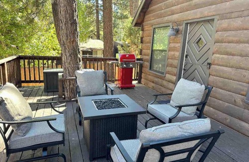 Big Bear City House | Barrett Cottage | Dog-Friendly | BBQ Grill | Quiet and Peaceful