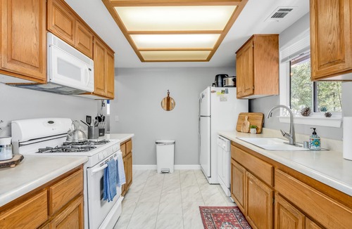 Bass Lake Cabin | Bass Lake Cabin—Game Room—BBQ—5:4—Boat Slip