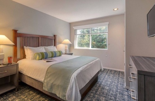 Bass Lake Resort | Bass Lake | Group Lake Getaway | Pool + Lake | 2BR