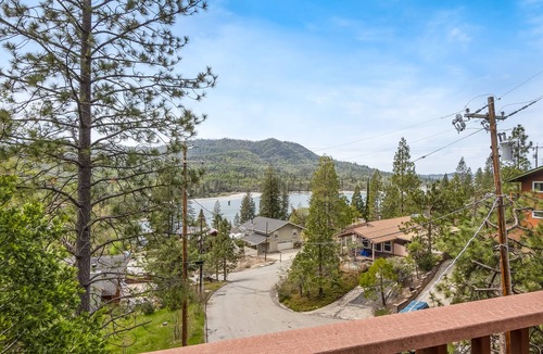 Bass Lake Cabin | Bass Lake House|Boat Slip|BBQ| Fire Pit |3/2