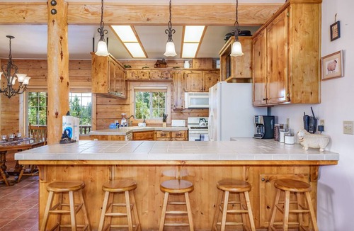 Oakhurst House | Bass Lake Log Home - Dog Friendly!