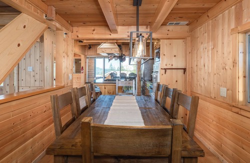 Bass Lake Cabin | Bass Lake luxury cabin with lake views & boat slip