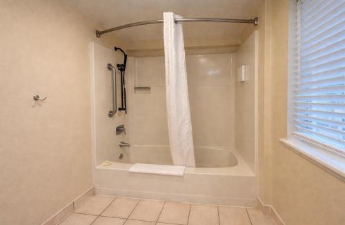 Seaside Hotel | Bay Breeze Inn