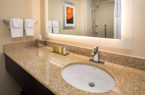 Burlingame House | Bay views minutes from the airport