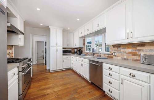 Balboa Island House | Bayfront Home with Harbor Views and Huge Backyard