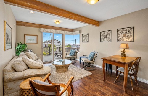 Baywood Park House | Bayside Gem at Elfin Forest