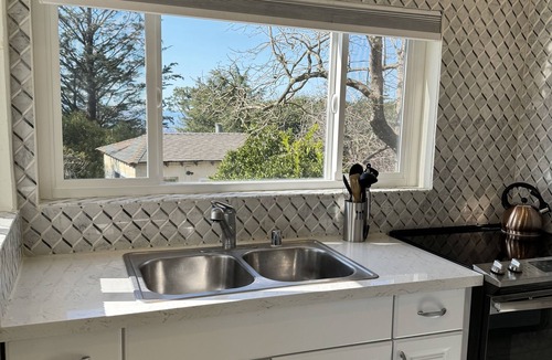 Piedmont Pines House | Bayview Oakland hills- 1st floor guest home