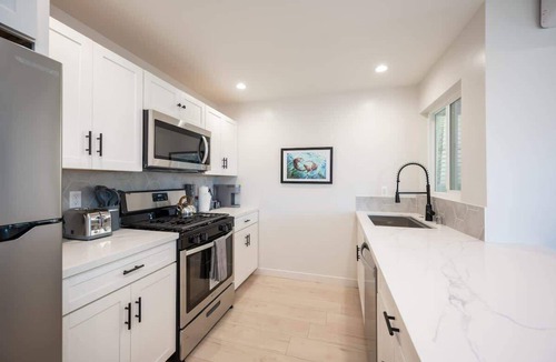 Morro Bay House | Bayview Retreat – King Beds, Rock View, EV Charger