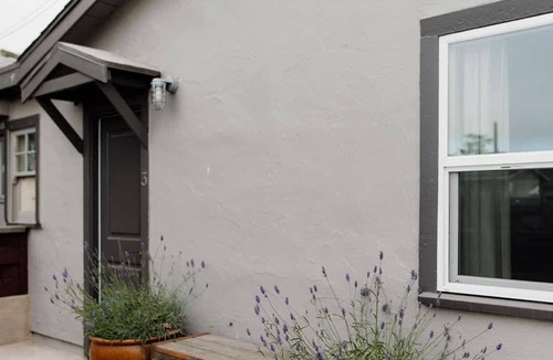 Baywood Park House | Baywood Cottage #3 | Walk to Bay | Dog Friendly