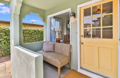 Pierpont Bay House | Beach Bungalow-1920s Charmer- Dog's Stay for Free - Pierpont Ventura