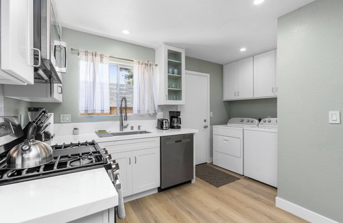 Downtown House | Beach Close 2Bed/1.5Bath w/Private Patio & Workspaces. Lemon Perch!
