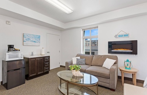 Downtown Hotel | Beach House Inn & Suites