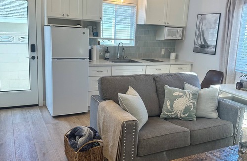 Morro Bay Cottage | Beach tract monthly rental, walk to the beach with a rooftop deck!