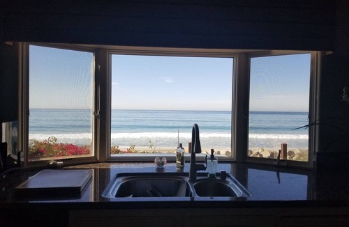 San Clemente House | Beachfront Luxury Single-Story Home! Spa, Deck, Walk to Pier - 1 min from beach