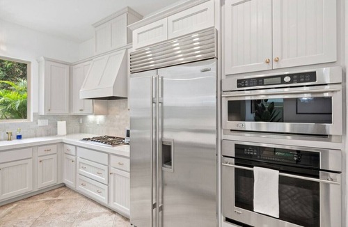 Leucadia House | Beacons Beach Retreat | Steps from the Sand