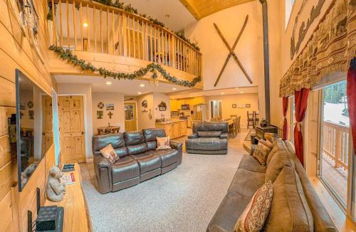 Sierra Cedars House | Bear Bottoms Family Cabin-Huge GAME ROOM
