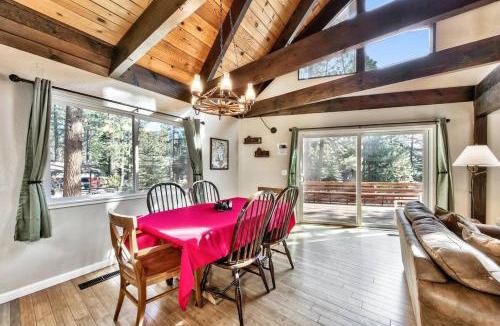 Pioneer Trail House | Bear Chalet - Snow Play - 4 Bedrooms - Foosball