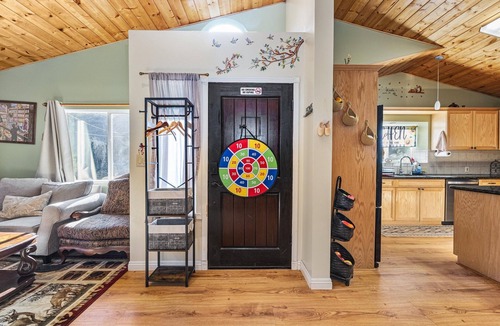 Frazier Park Cabin | Bear Necessities: Retreat at Roaming Bear Lodge