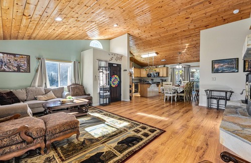 Frazier Park Cabin | Bear Necessities: Retreat at Roaming Bear Lodge