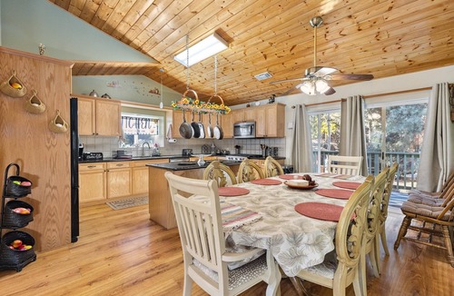 Frazier Park Cabin | Bear Necessities: Retreat at Roaming Bear Lodge